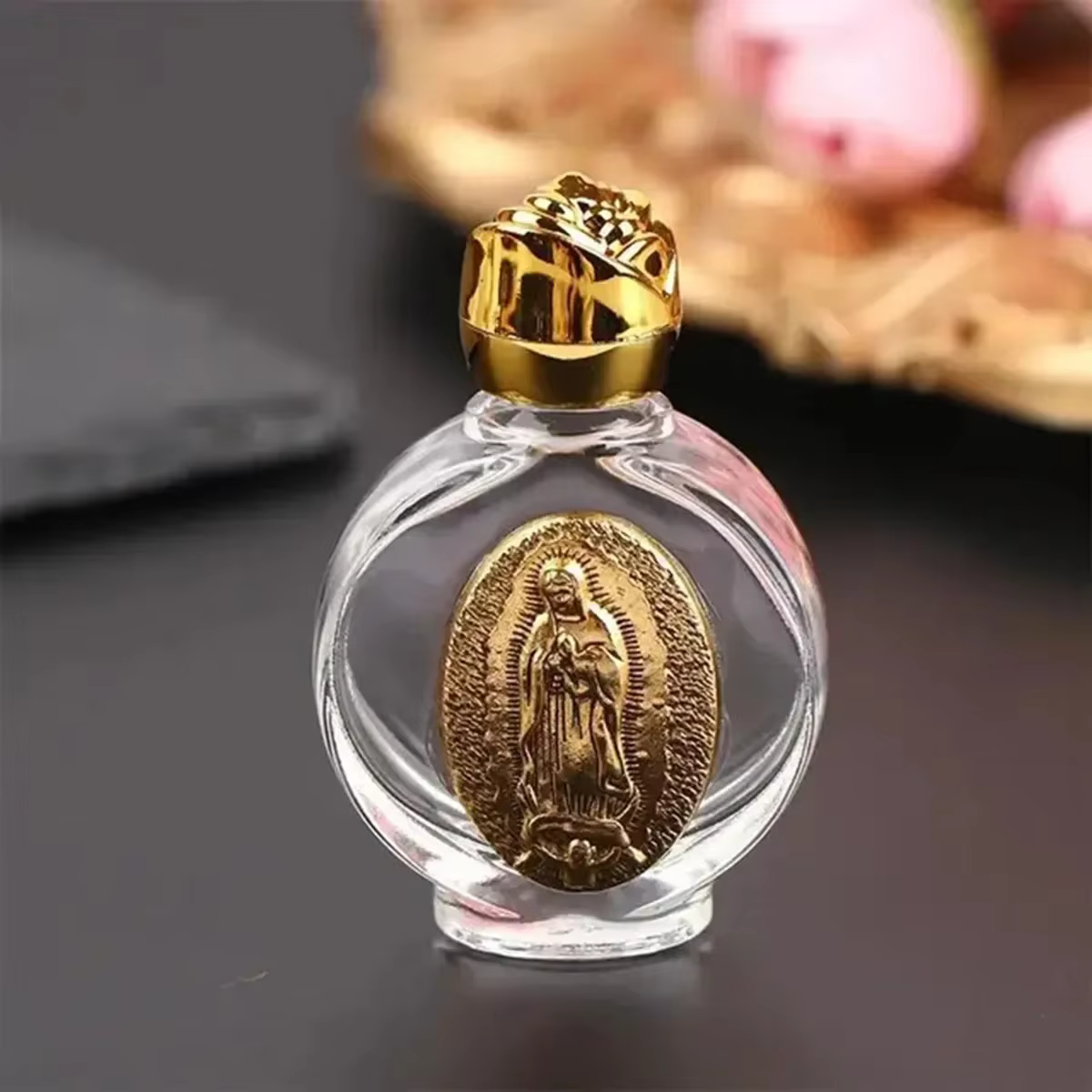 Botella de agua bendita con cruz religiosa y virgen escultórica - imagen 3