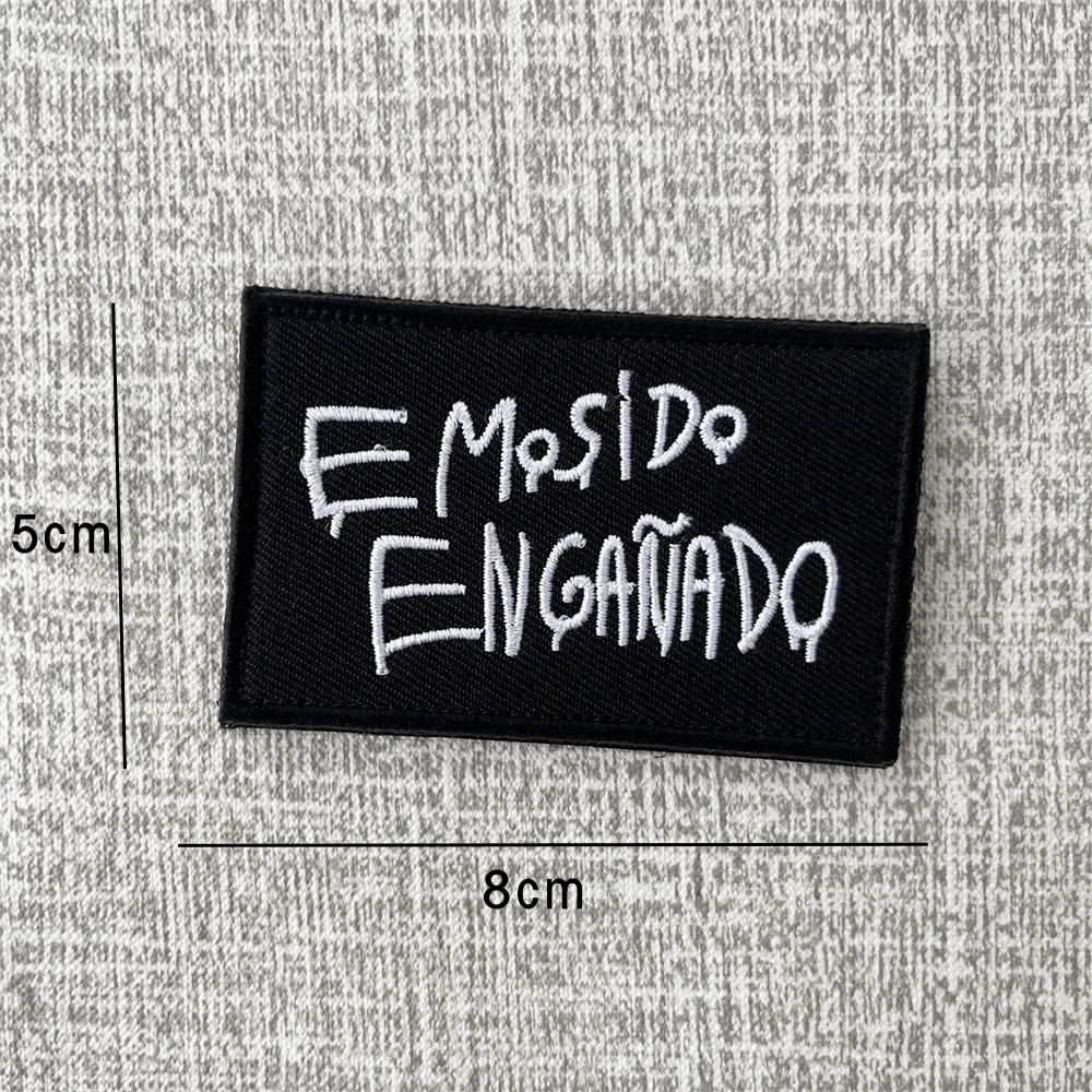 Parche frontal mostrando el diseño y los colores