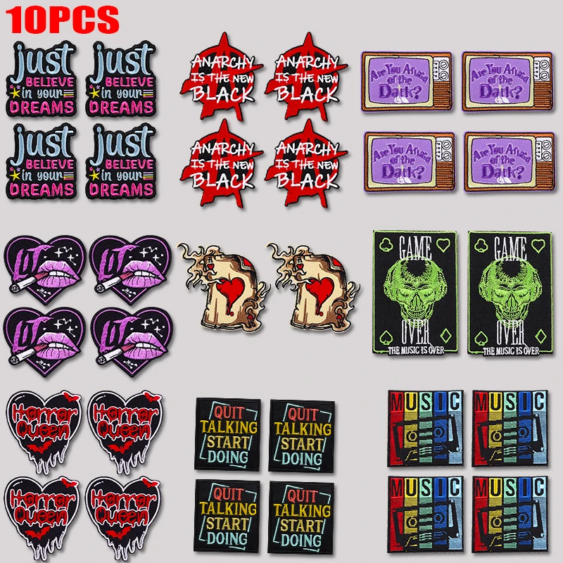 Selección de parches bordados con diseños de terror y estilo punk