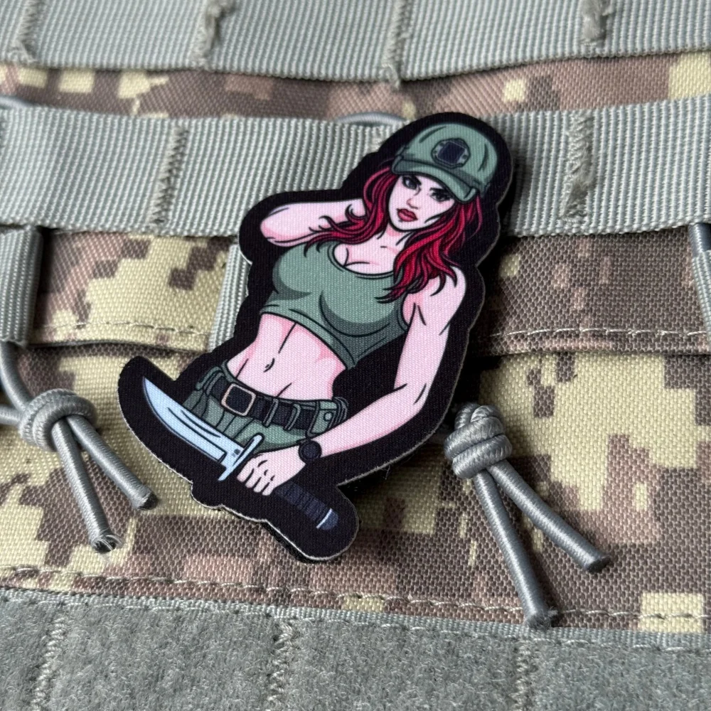 Parche Morale Airsoft Operadora Táctica con Cuchillo - Gancho y Bucle - imagen 4