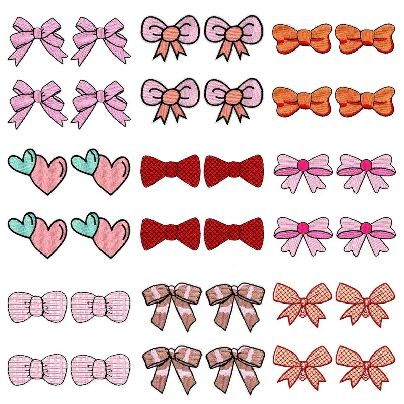 Parches en forma de corazón con lazo a cuadros rosa y rojo