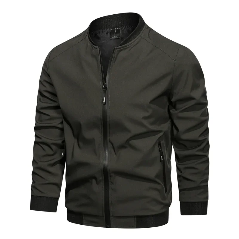 Vista frontal de la chaqueta para look casual de entretiempo