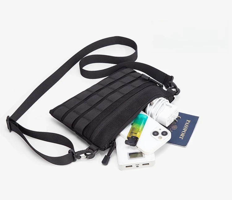 Detalle del sistema MOLLE para accesorios