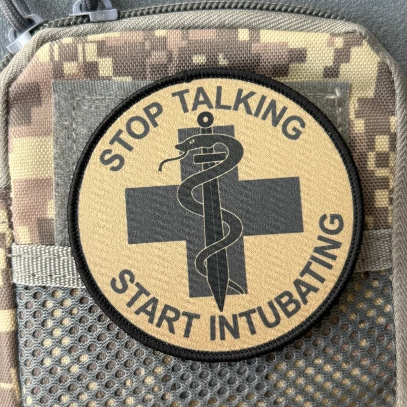 Parche médico Stop Talking Start Intubating, con gancho y bucle táctica - imagen 5