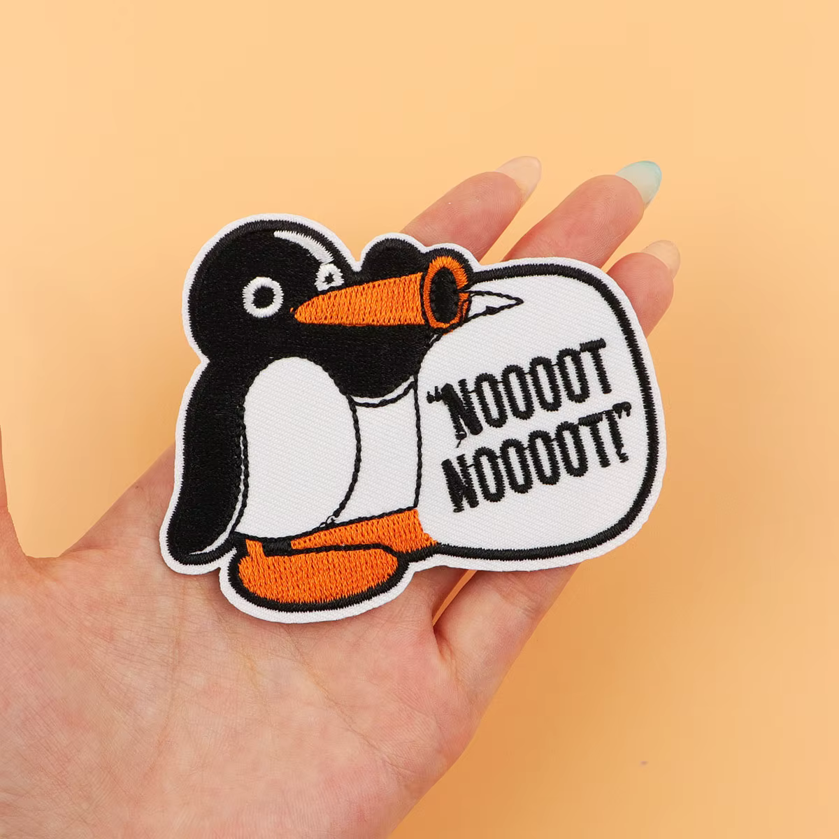Parche bordado termoadhesivo pingüino para planchar en ropa - imagen 3