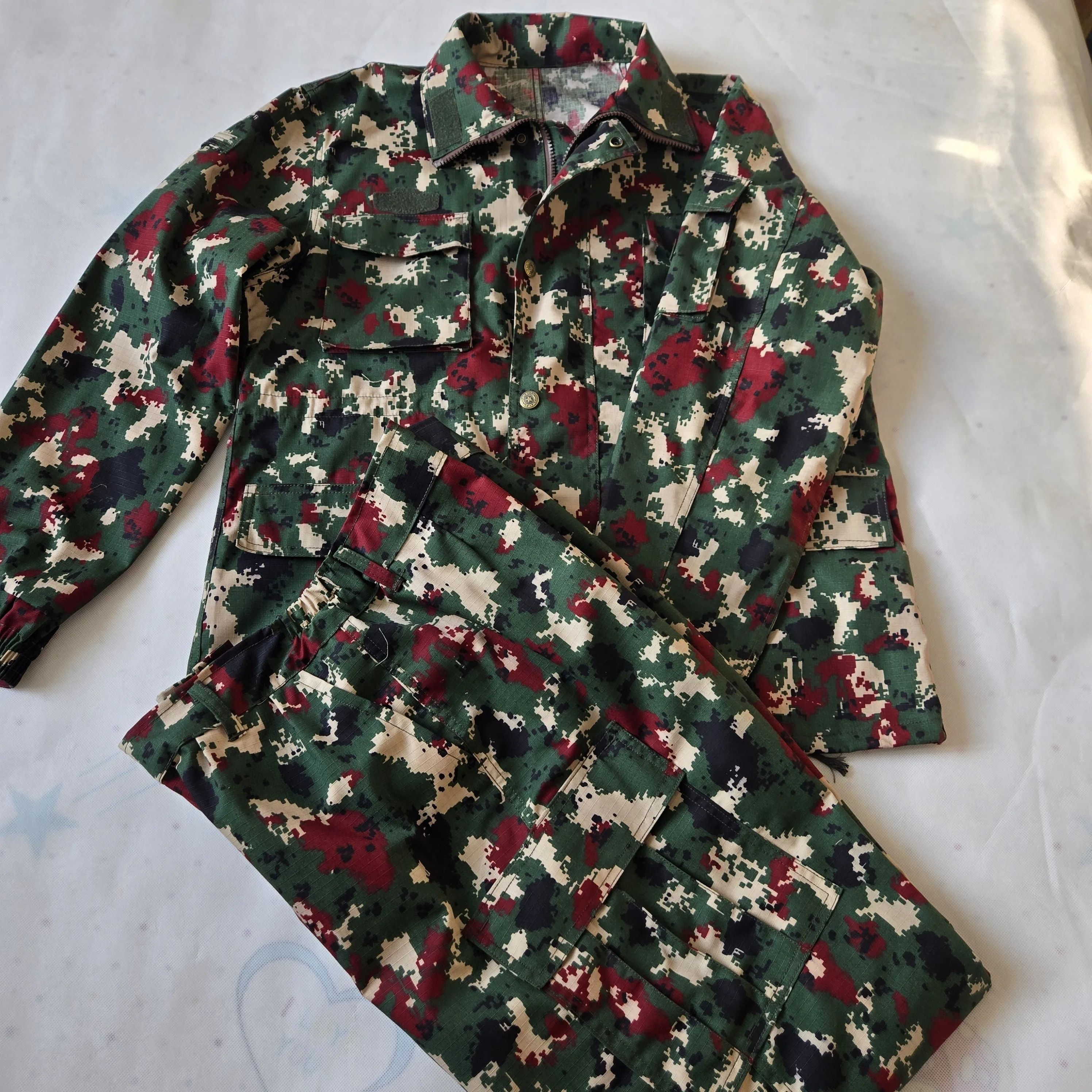 Ropa camuflaje táctica duradera con múltiples bolsillos para trabajo - imagen 4