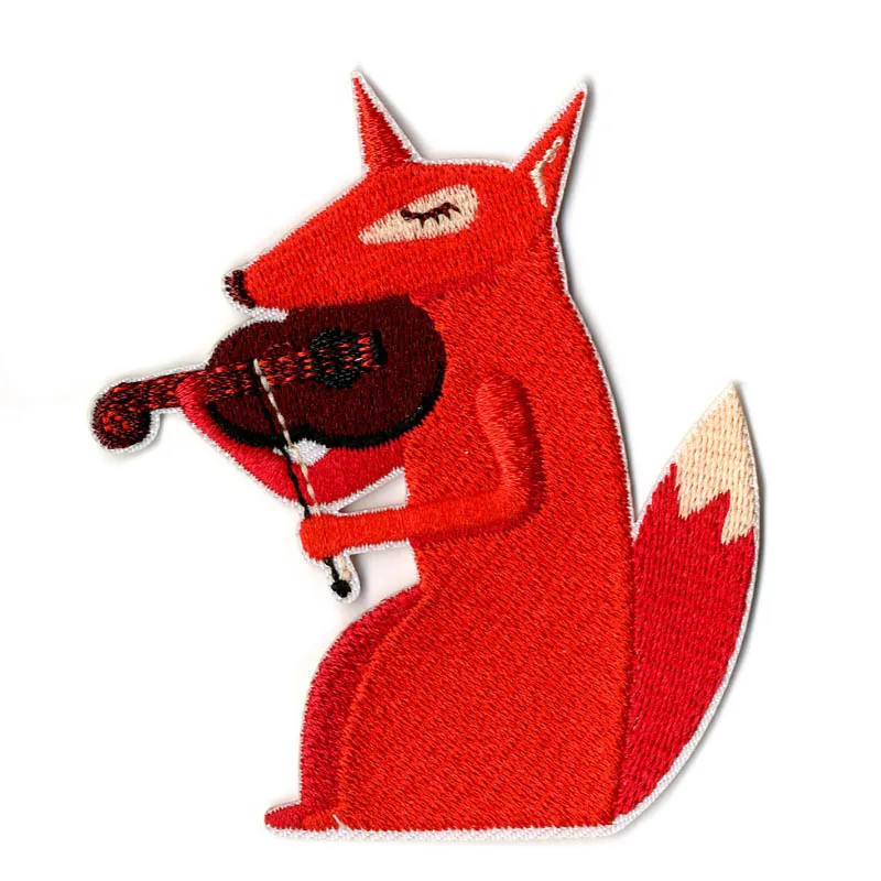 Parche bordado Little fox tocando el violín