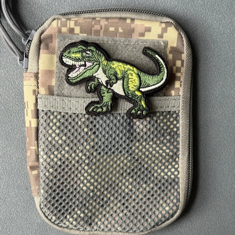 Parche táctico bordado de dinosaurio con velcro para mochila - imagen 2