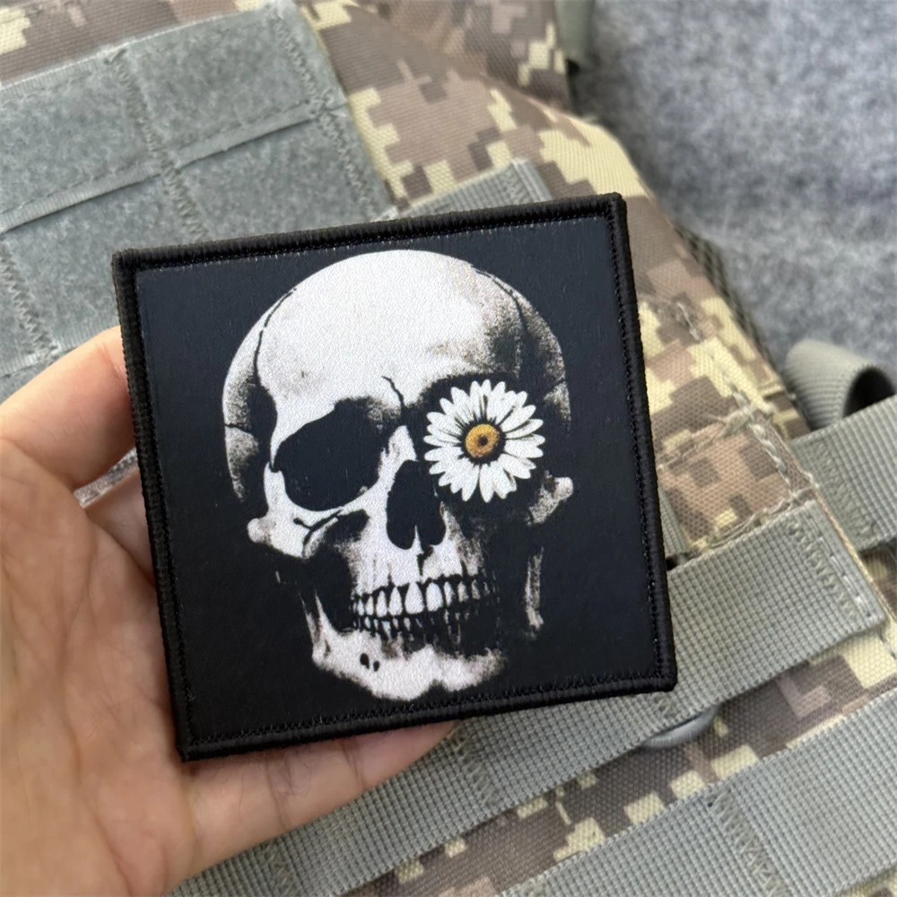 Parche táctico calavera chevron – Insignia militar velcro mochila - imagen 2