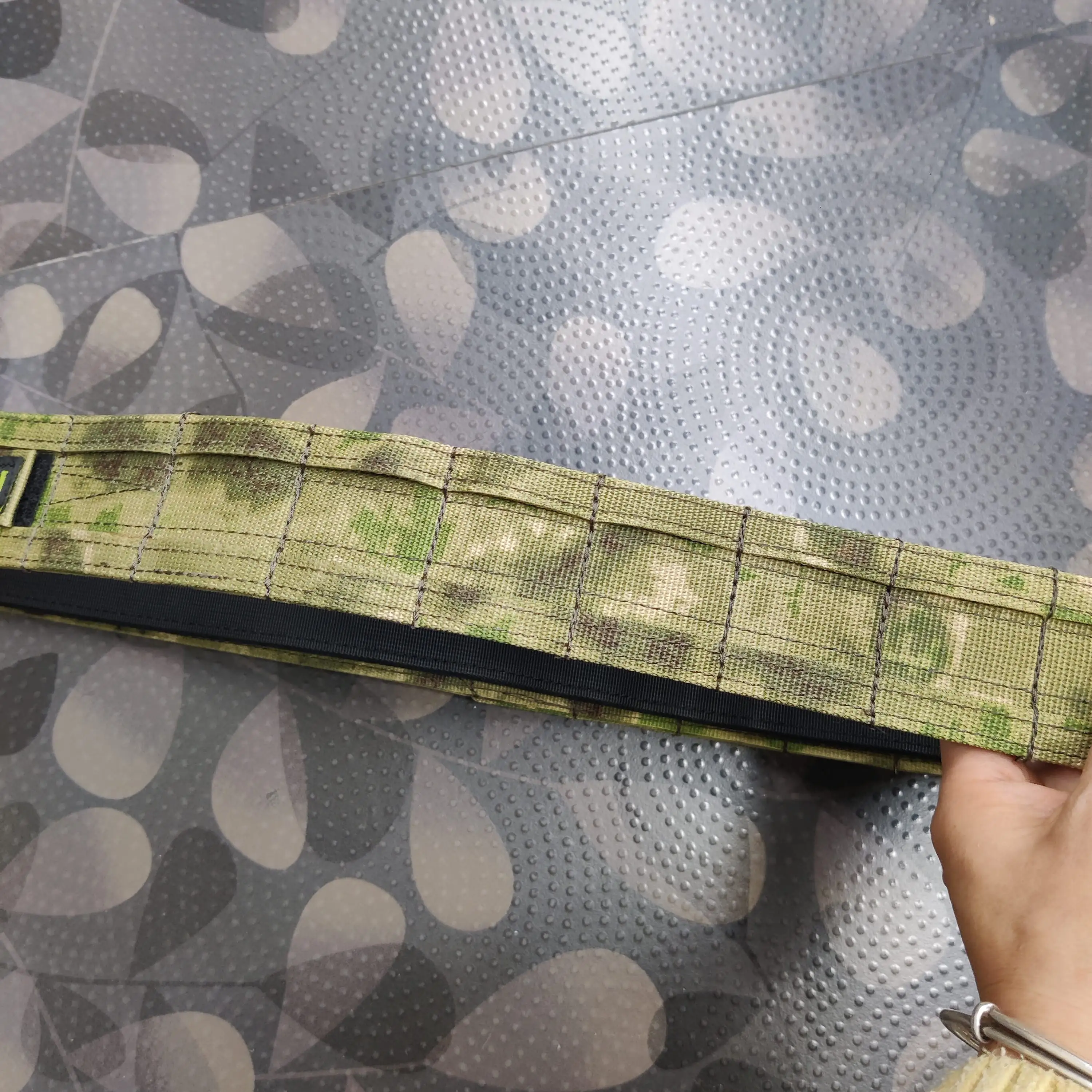 Cinturón táctico camuflado con acabado EMR
