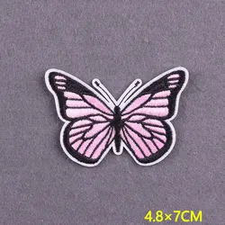 Parche bordado mariposa rosa – Termoadhesivo para equipamiento
