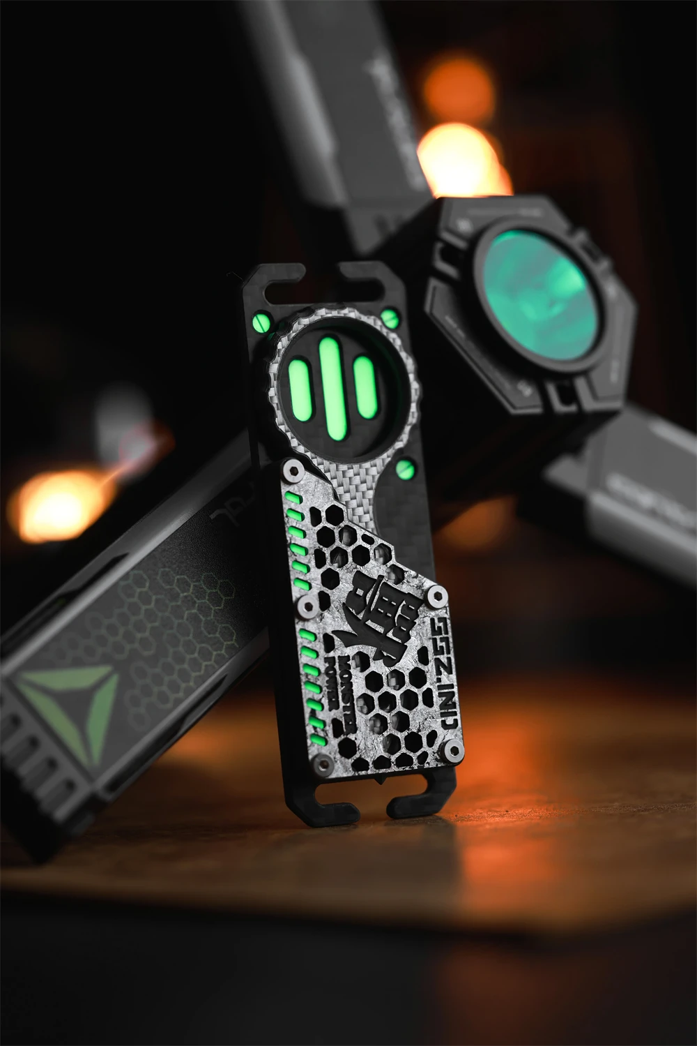 Detalle del diseño tipo fibra de carbono