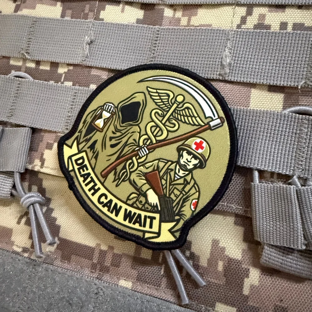 Parche táctico Death Can Wait con velcro Life Star rescate