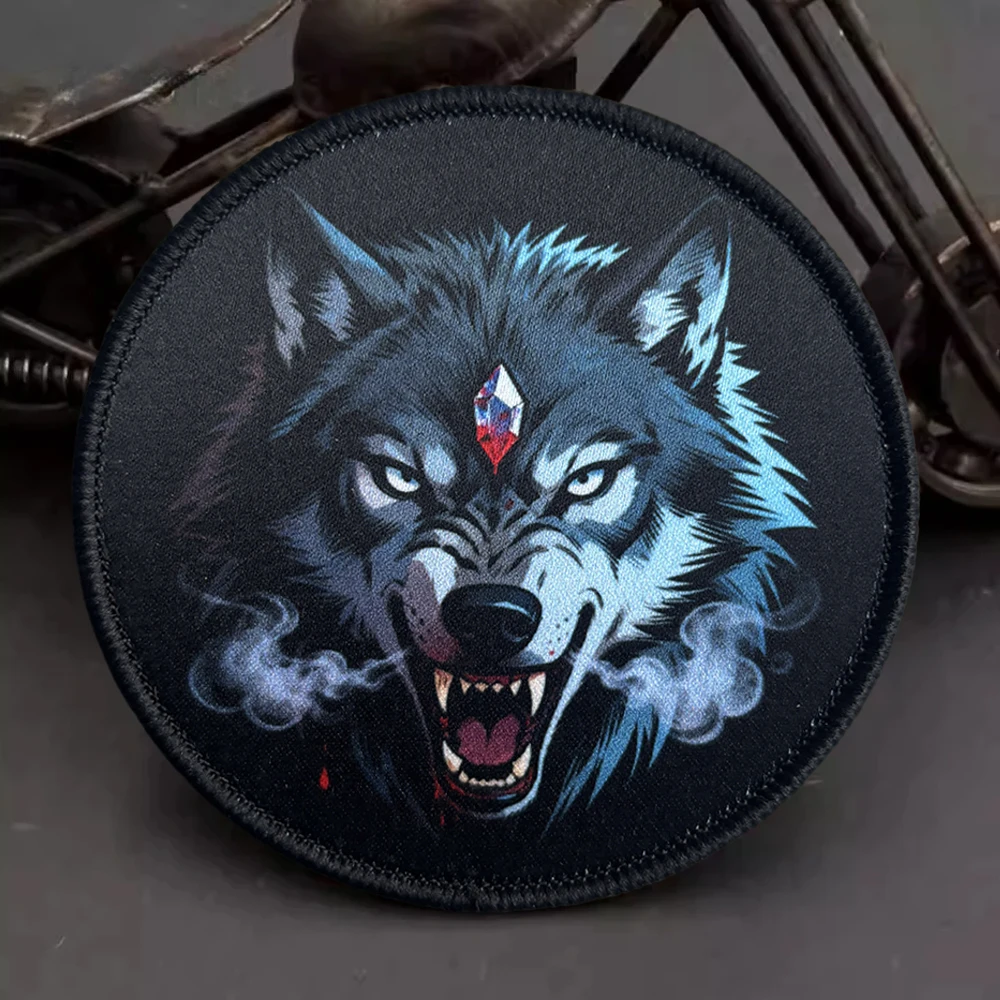 Parche táctico con motivo de cabeza de lobo