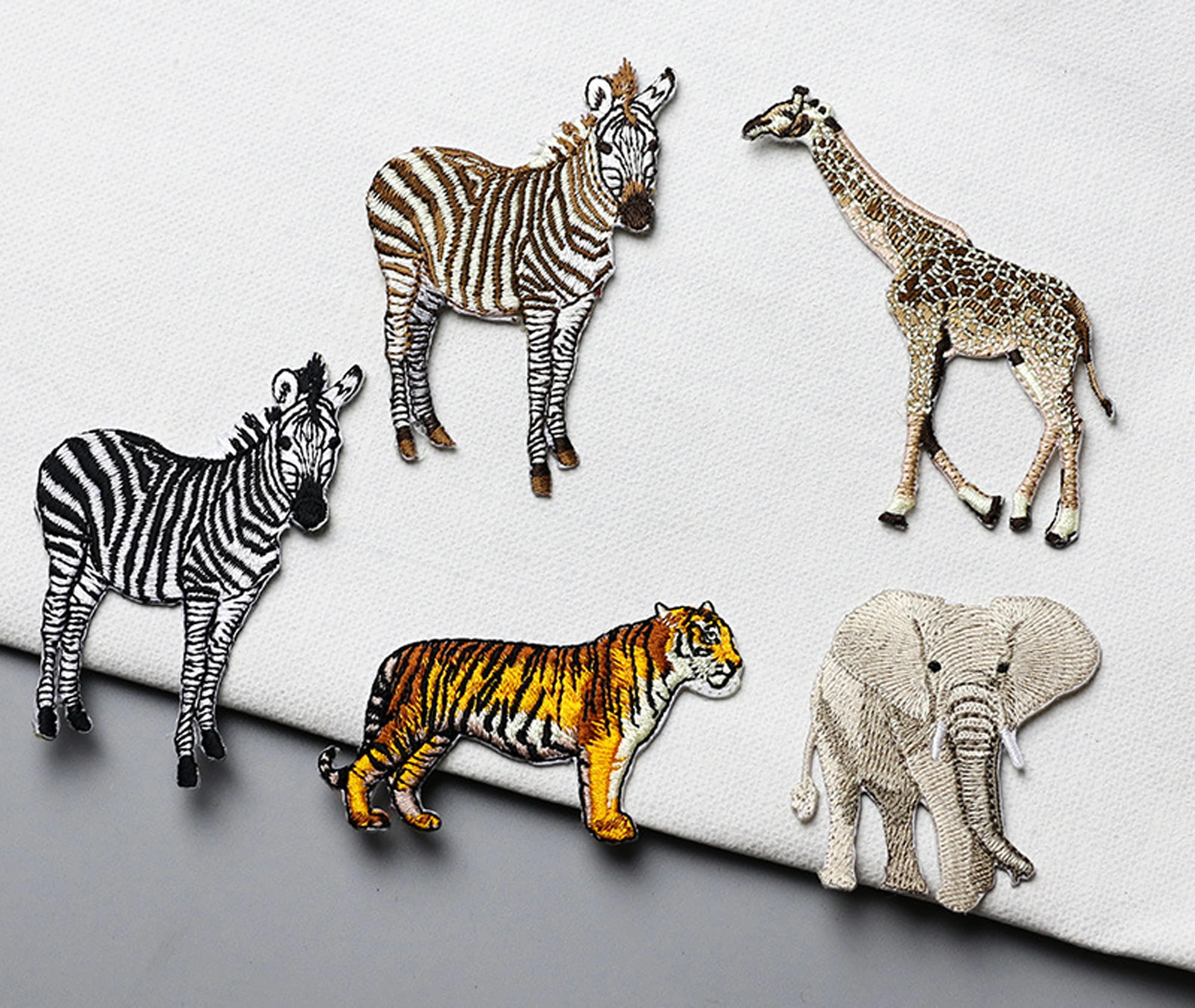 Parche bordado con motivos de animales
