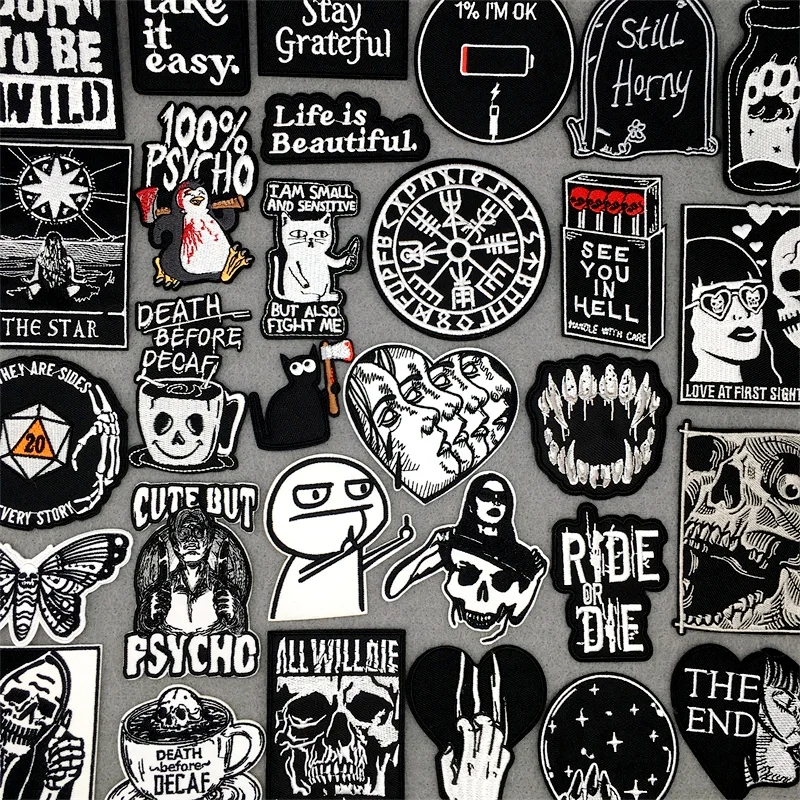Parche bordado calavera blanco y negro para planchar y coser ropa - imagen 2
