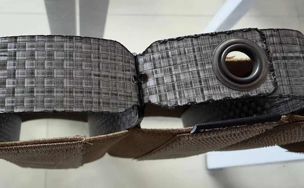 Bolsa táctica de pecho con compartimentos y inserción magnética - imagen 2