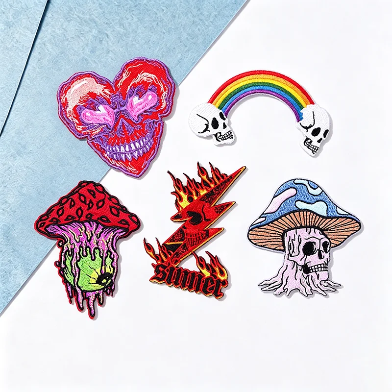 Parche Bordado Calavera Diablo con Llamarada – Motivo Punk para Prendas - imagen 5