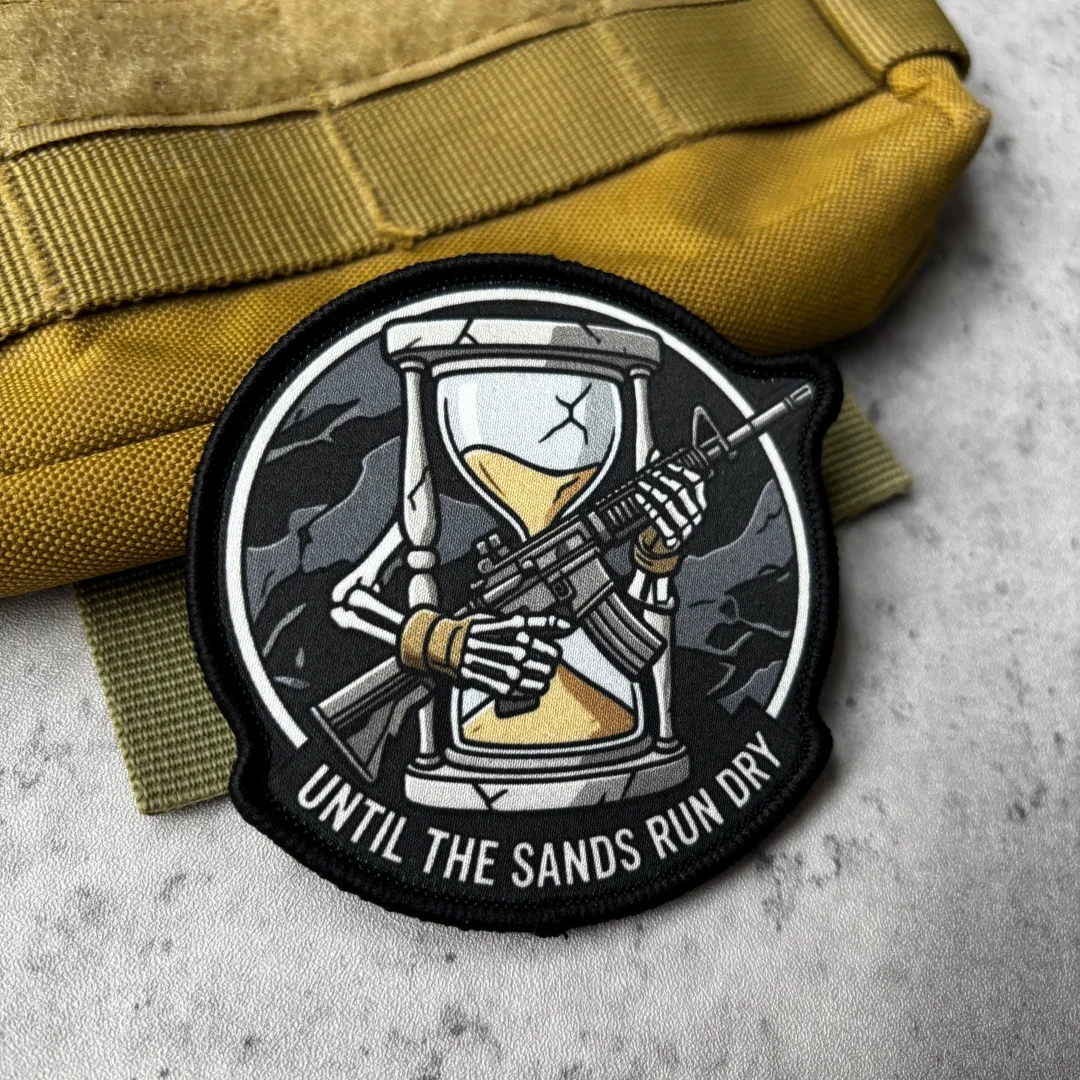 Parche táctico esqueleto reloj de arena – velcro MOLLE para rifle - imagen 3