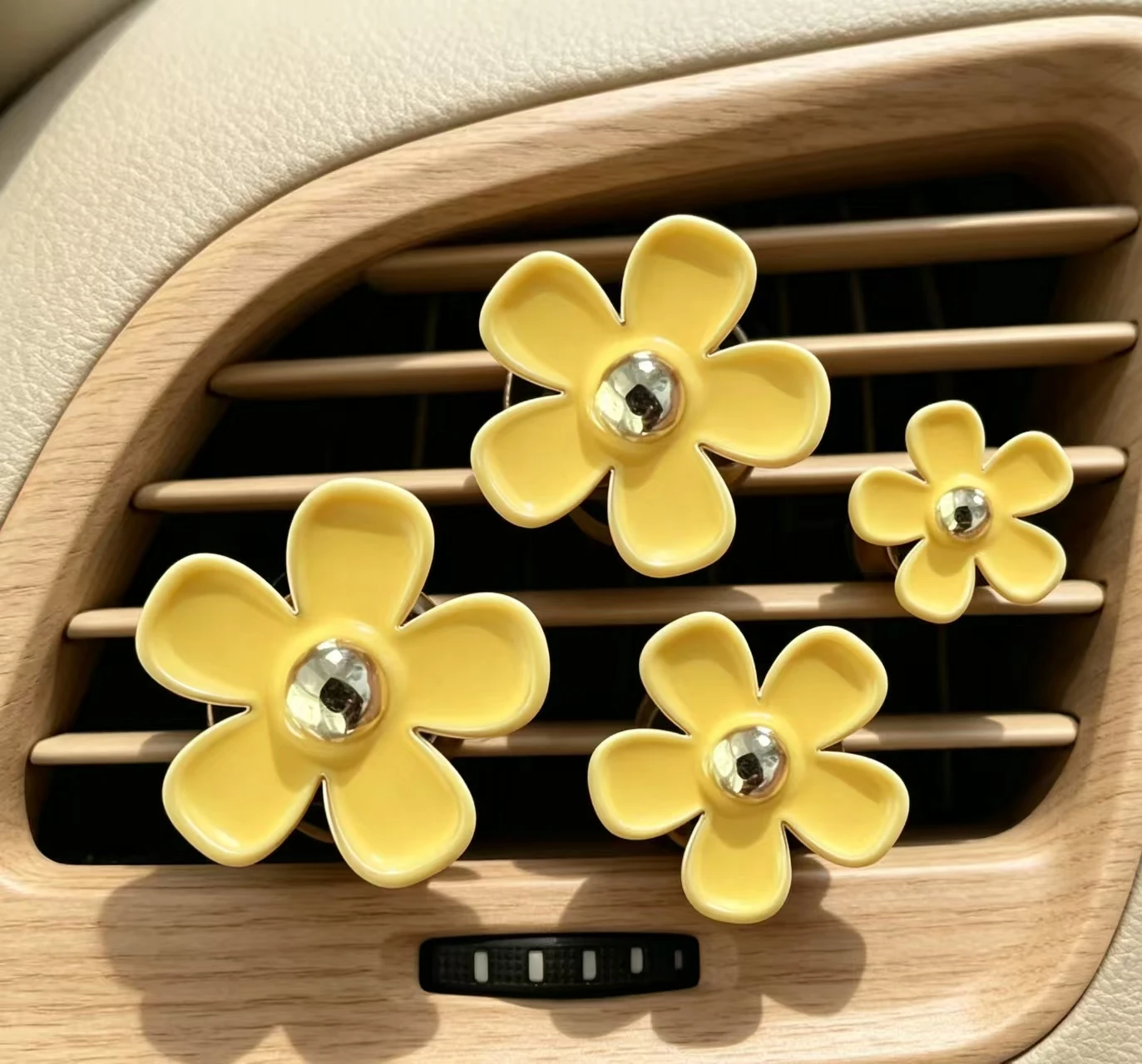 Clip de aromaterapia con diseño floral para ventilación del coche