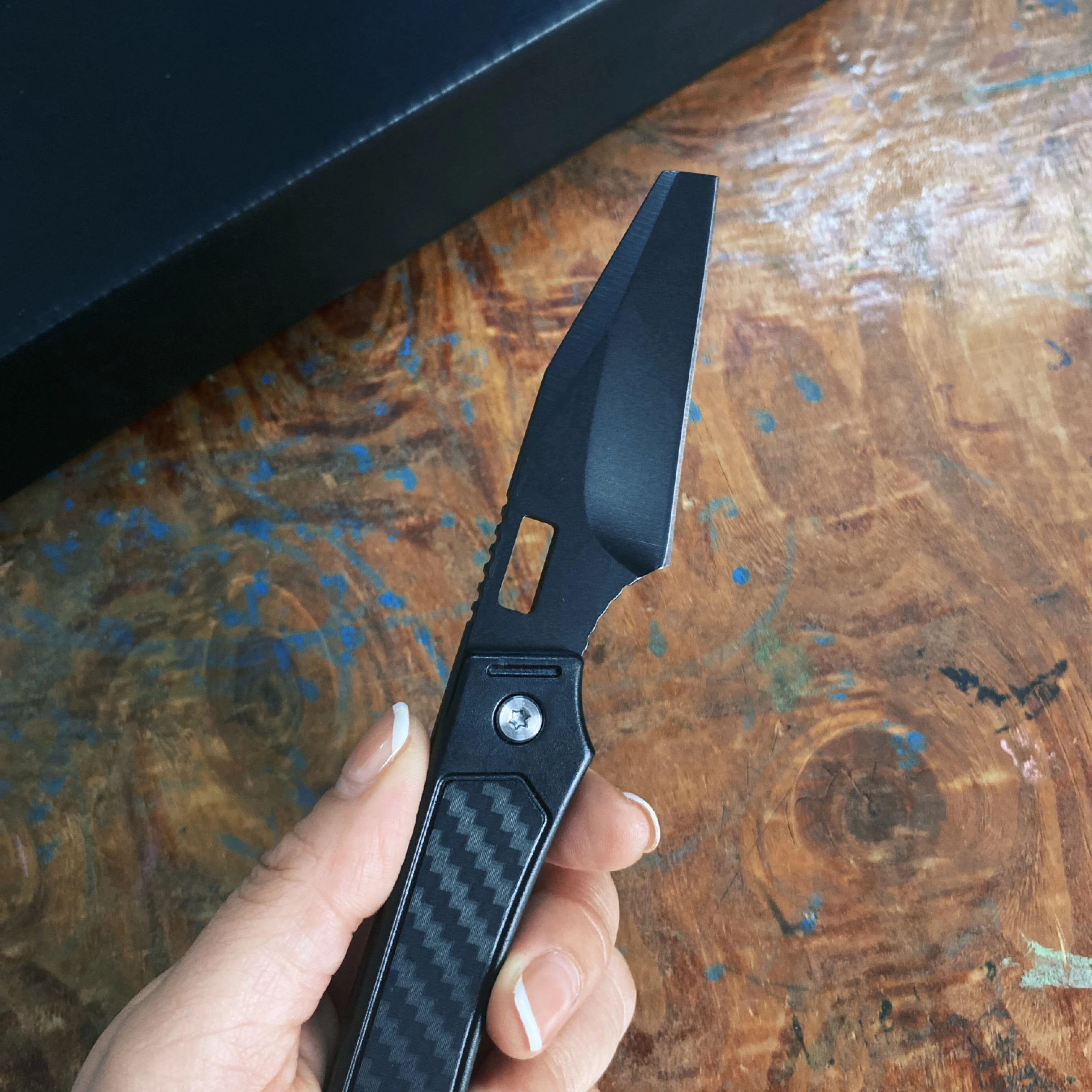 Uso del cuchillo para pesca y camping