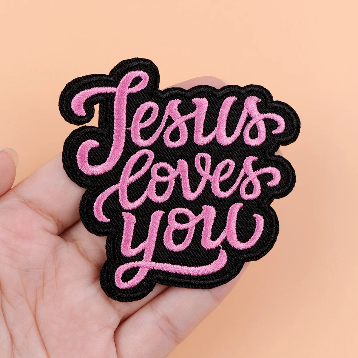 Parche bordado Jesús te ama – Termoadhesivo para planchar o coser