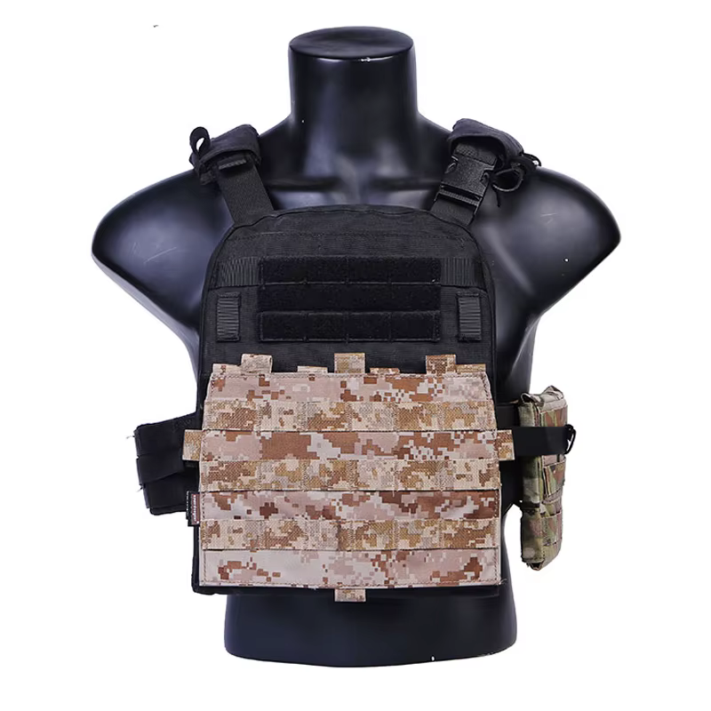Panel MOLLE Emersongear montado en equipo AVS