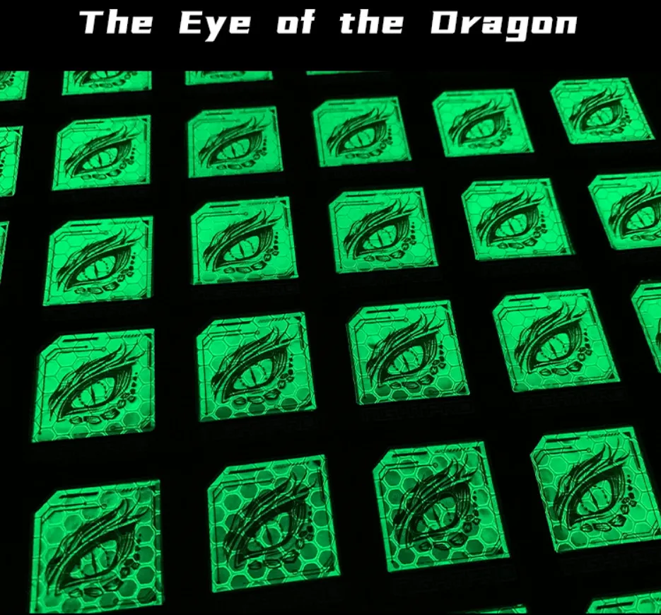 Parche NIGHTPRO con diseño de ojo de dragón en superficie reflectante verde neón