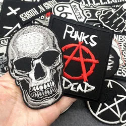 Parches Punk bordados para planchar – apliques blanco y negro
