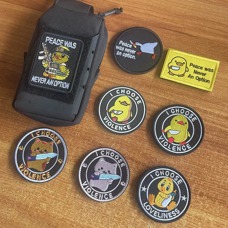 Parche bordado de moral con pato y arma, para equipamiento táctico