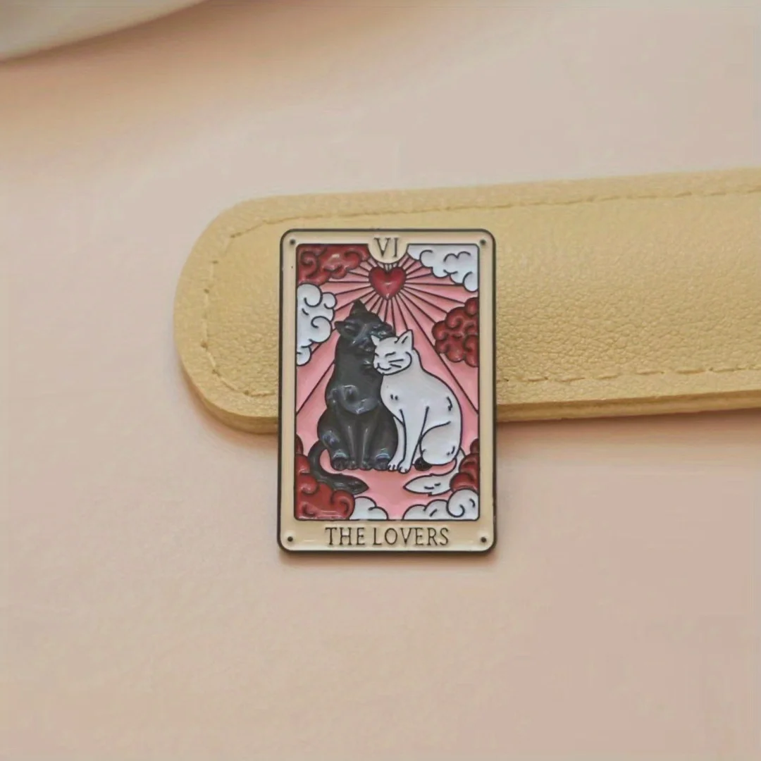 Detalle del pin de gato en estilo tierno