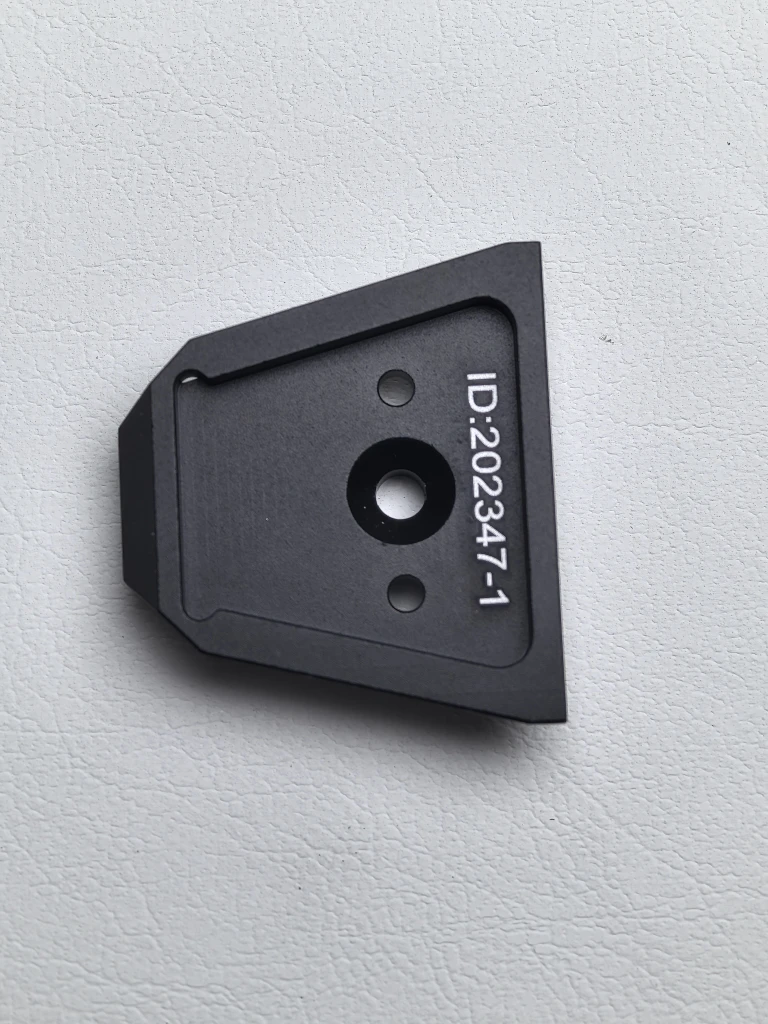 Detalle del sistema de montaje y anclaje del adaptador