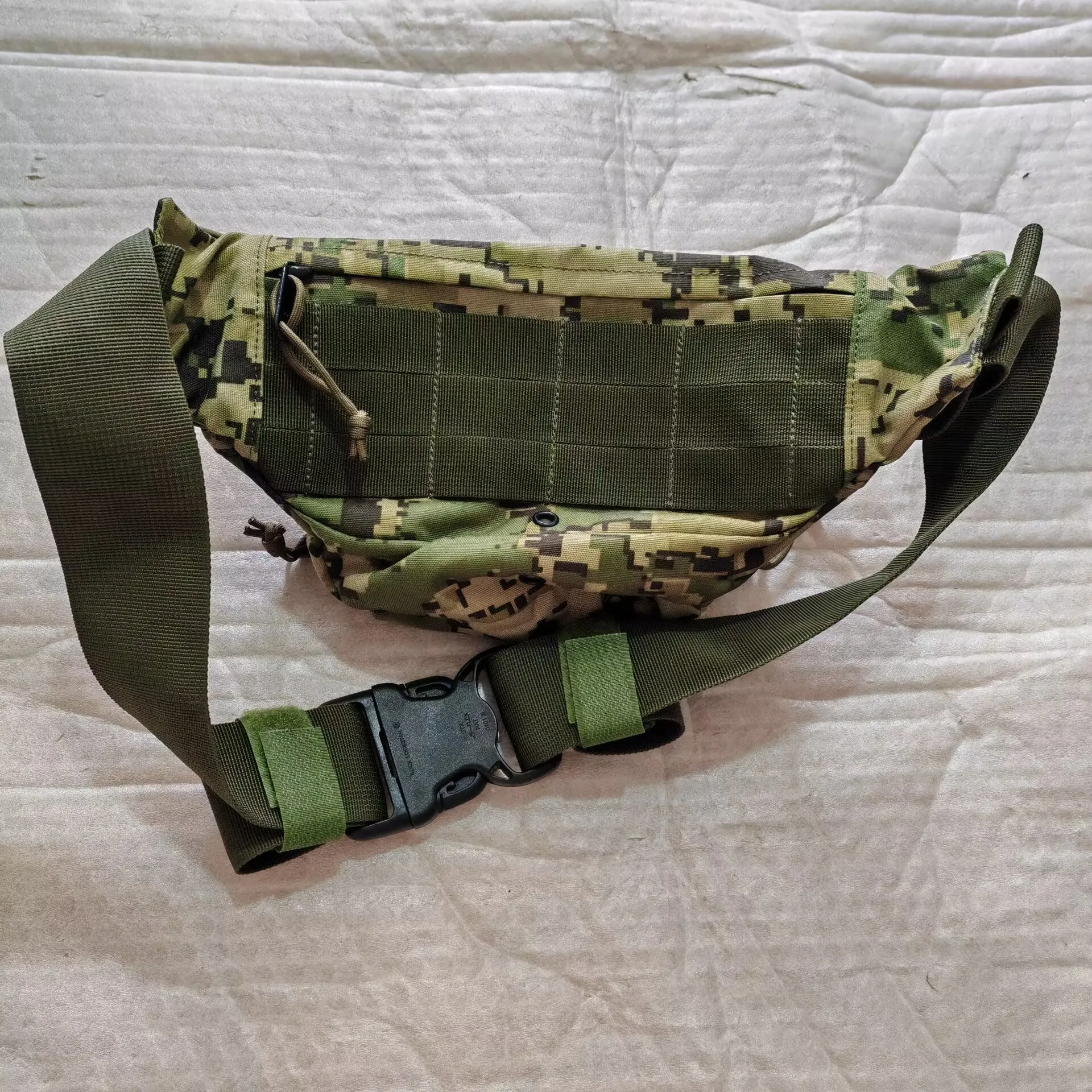 Riñonera táctica impermeable 4CES AOR2 – Outdoor - imagen 4