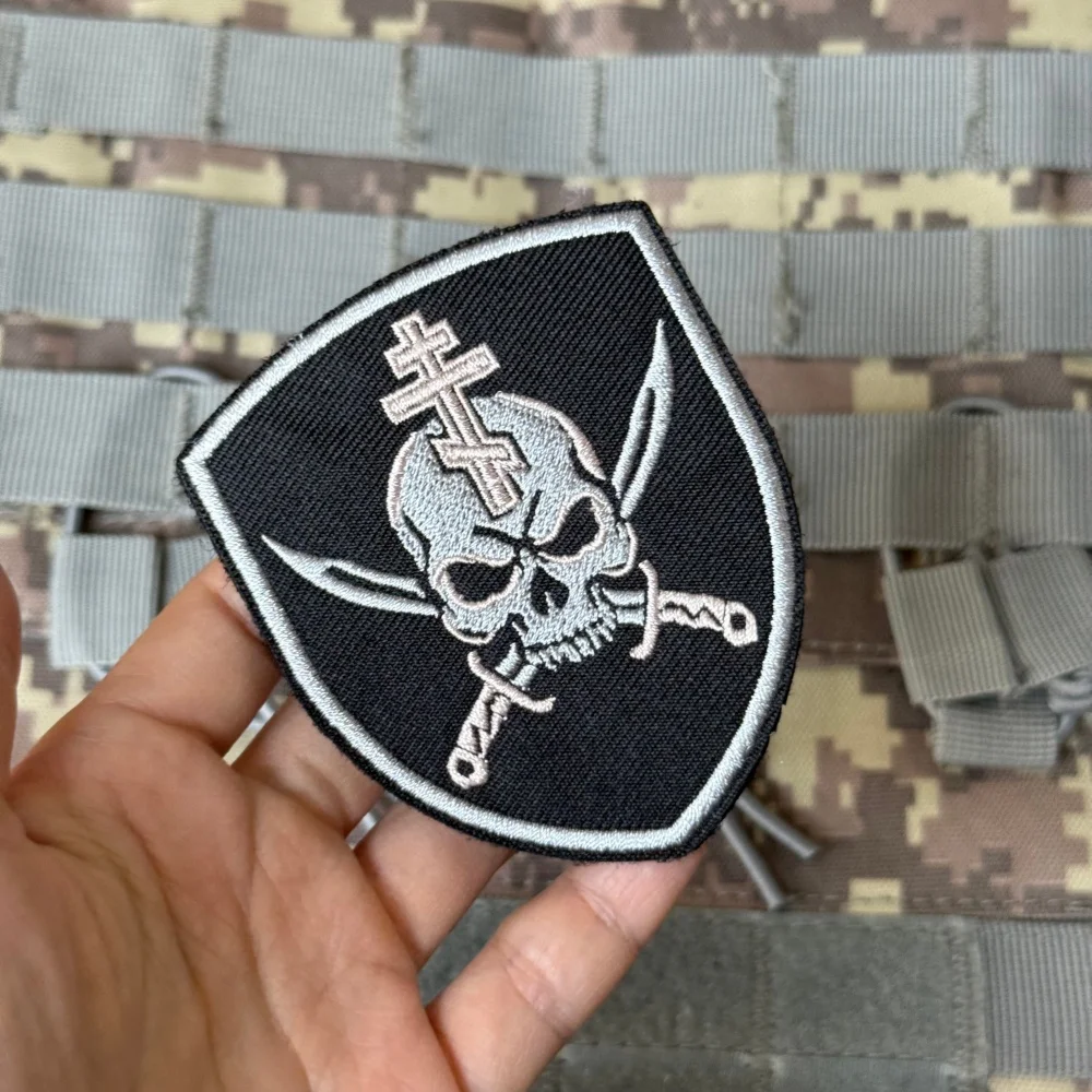 Parche táctico bordado gancho y bucle calavera ortodoxa con espadas