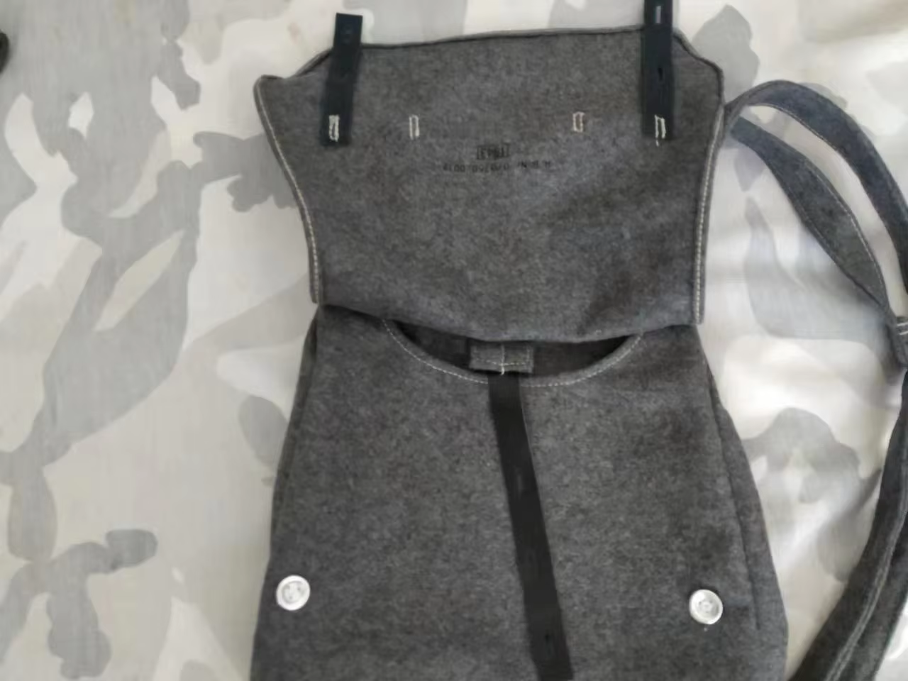Detalle de la bolsa para artículos diversos y utilería