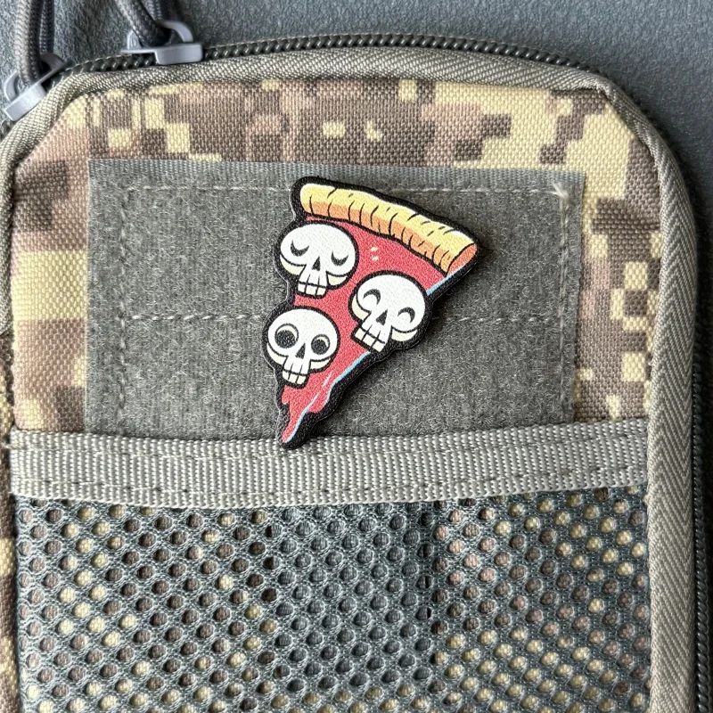 Parche táctico mini calavera pizza con velcro, bordado para ropa - imagen 3