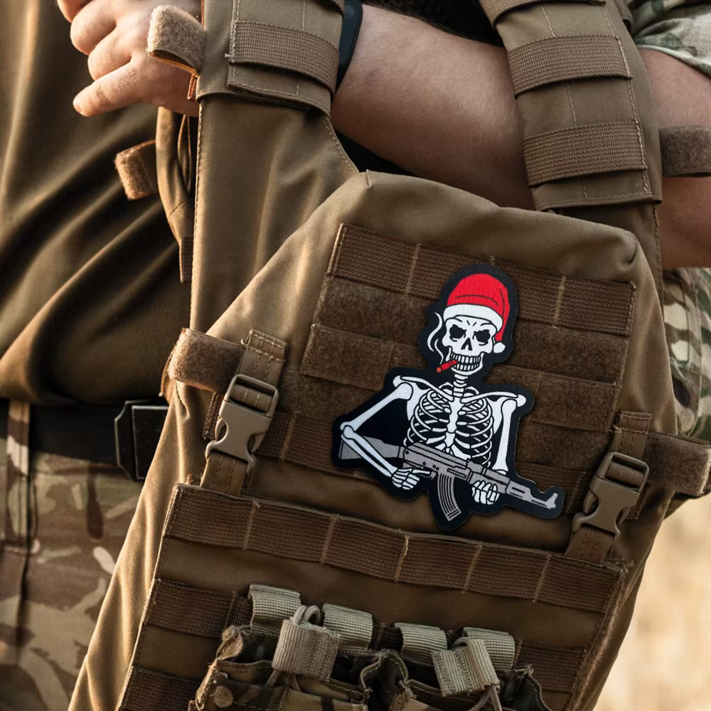 Vista completa del set de parches navideños militares