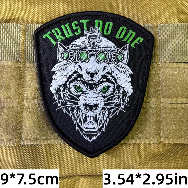 Parche táctico bordado Trust No One Wolf visión nocturna con velcro