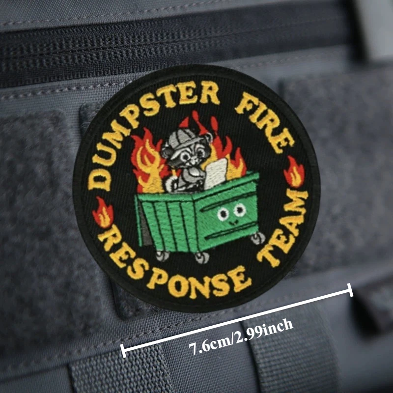 Parche bordado táctico Raccoon Firefighter – insignia moral MOLLE - imagen 4