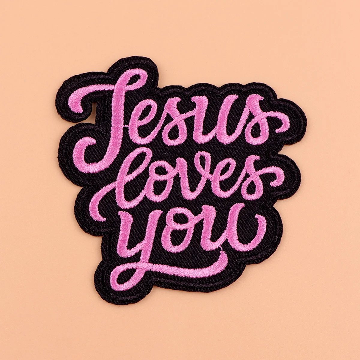 Parche bordado Jesús te ama – Termoadhesivo para planchar o coser - imagen 3