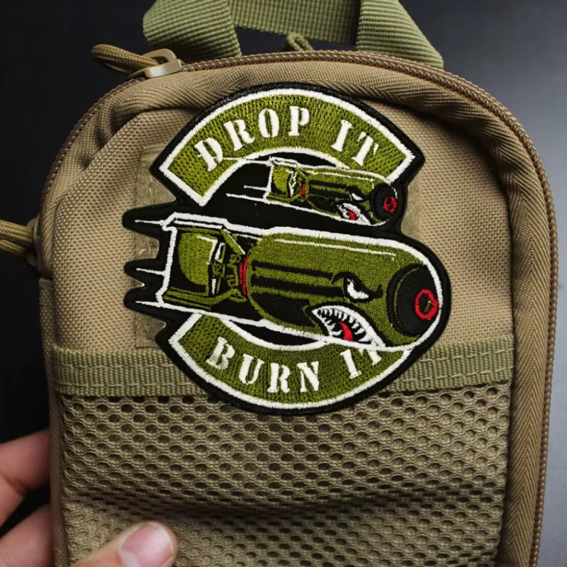 Parche militar bordado Drop It Burn It con gancho para táctica - imagen 4