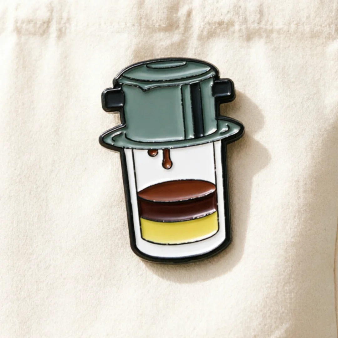 Pin esmaltado de cafetera vietnamita con filtro de goteo - imagen 4