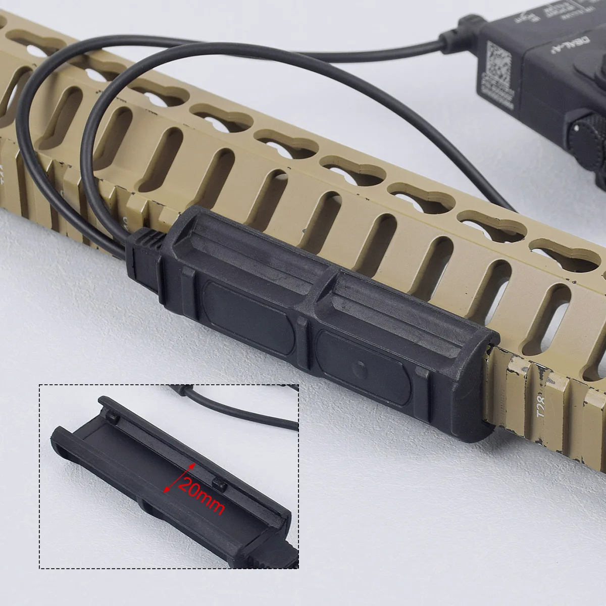 Detalle de la tapa para linterna y su interruptor de presión