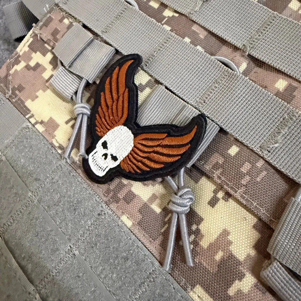 Parche Táctico Bordado Calavera Voladora Gótica para Chaqueta