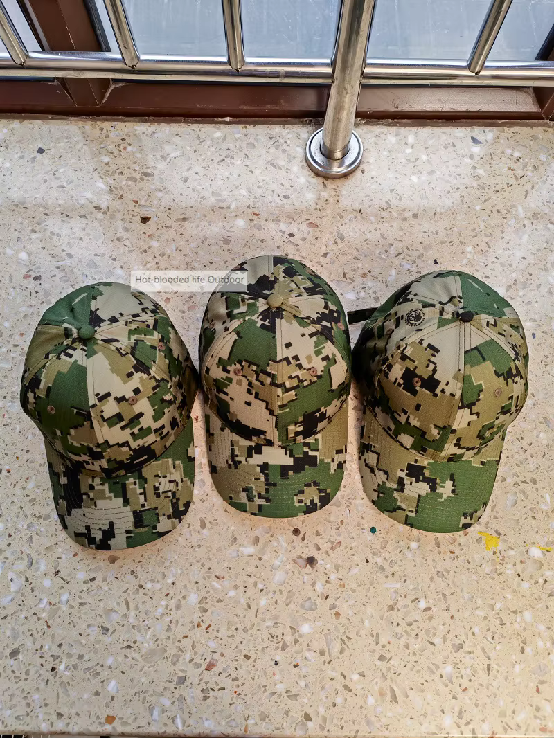 Gorra puesta en entorno de actividad al aire libre