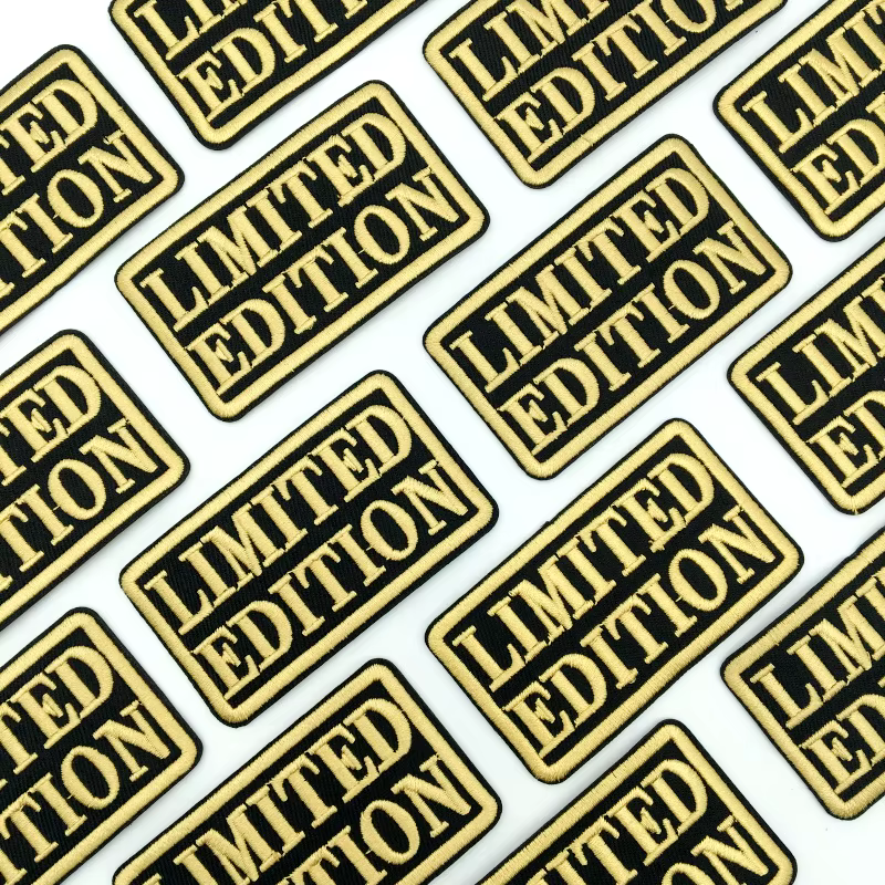 Parche bordado termoadhesivo letras doradas – Edición limitada - imagen 4