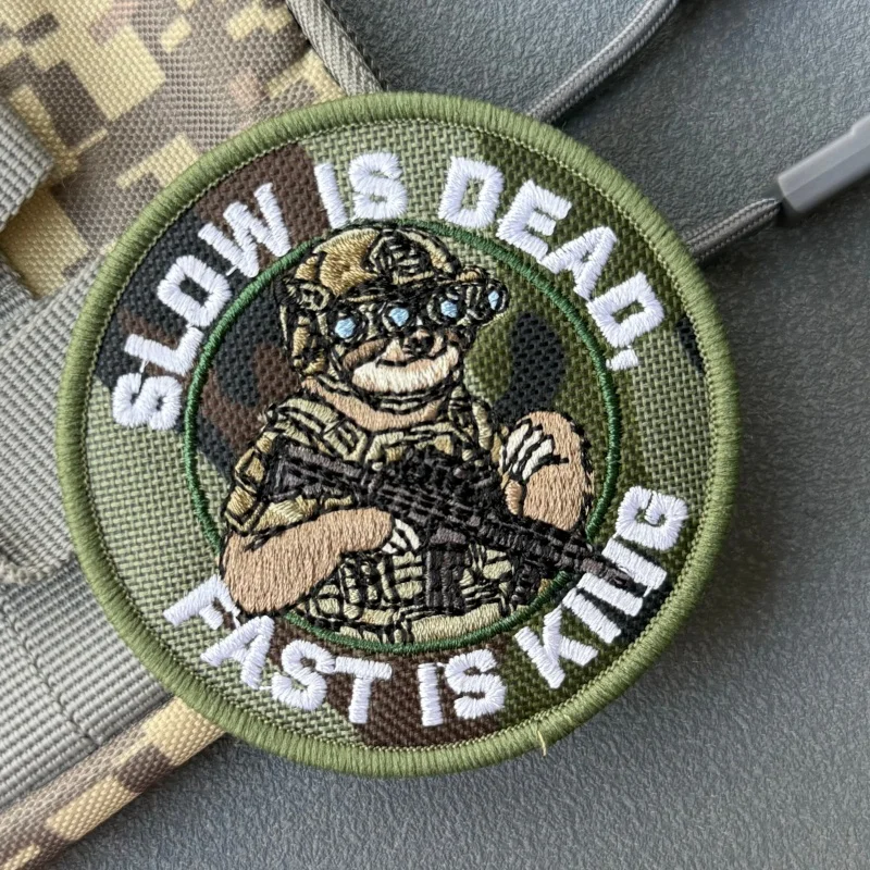 Parche bordado inscripción moral para velcro, Fast Is King - imagen 2