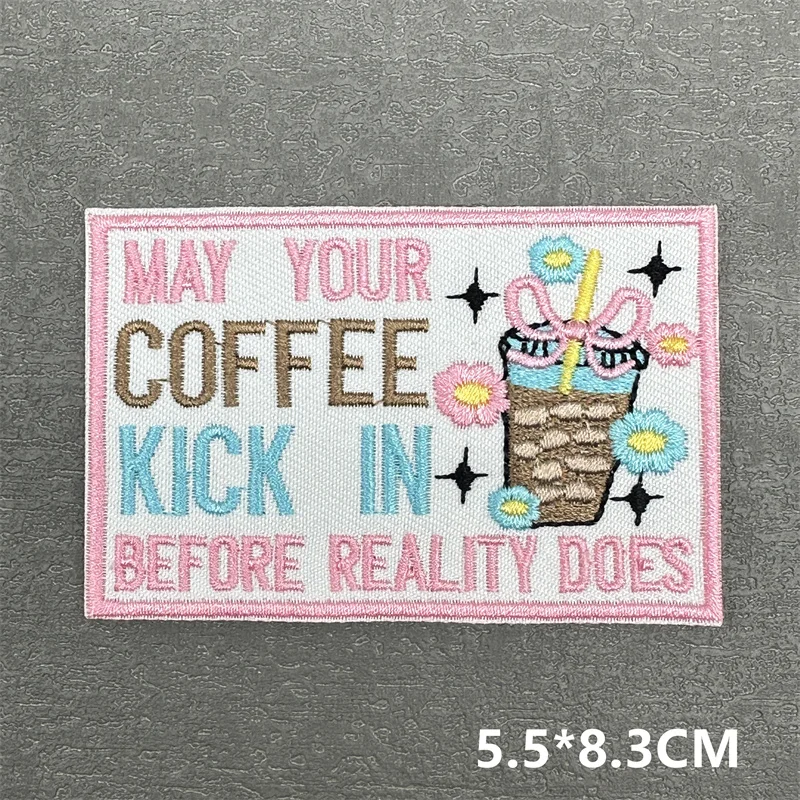 Parche con letras y estilo cartoon