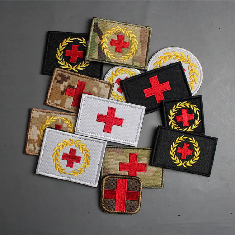 Parche Bordado Cruz Roja con Velcro – Rescate Médico y Emergencia