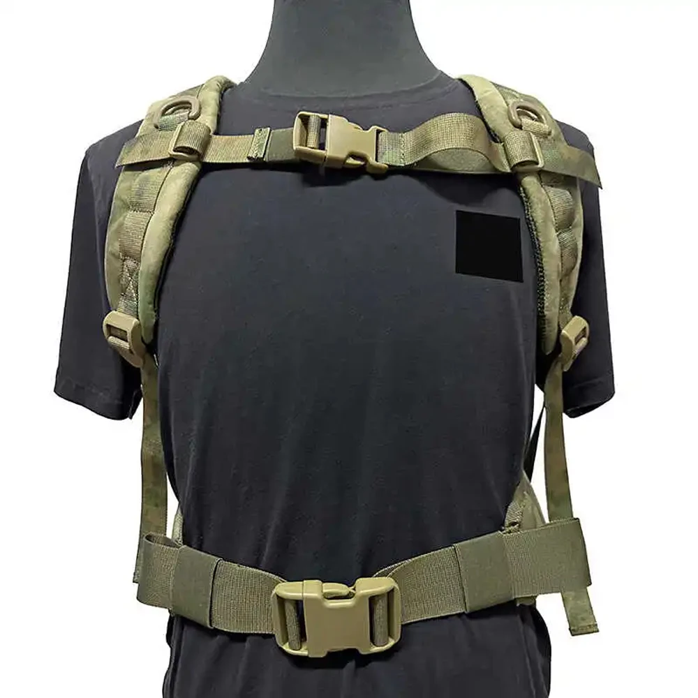 Mochila táctica en colores camuflados y oscuros